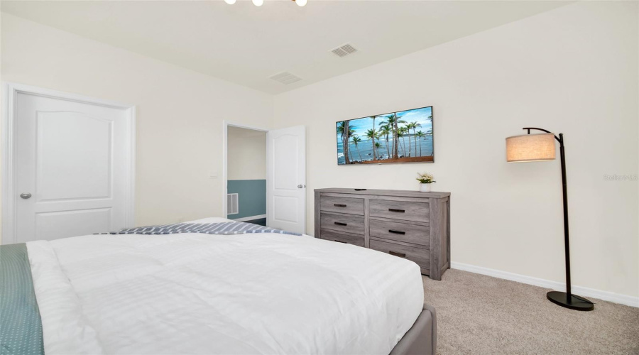 DAVENPORT, Florida 33837, 6 Bedrooms Bedrooms, ,5 BathroomsBathrooms,Residential,For Sale,OAKMOSS,0,MFRO6367564