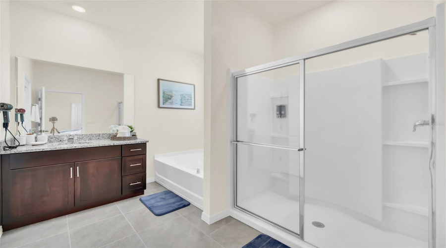 DAVENPORT, Florida 33837, 6 Bedrooms Bedrooms, ,5 BathroomsBathrooms,Residential,For Sale,OAKMOSS,0,MFRO6367564