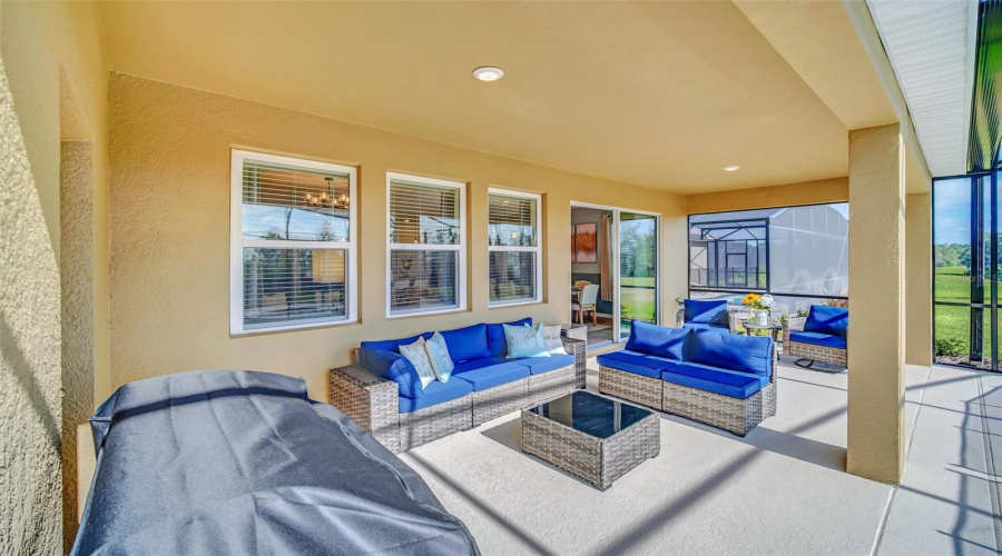 DAVENPORT, Florida 33837, 6 Bedrooms Bedrooms, ,5 BathroomsBathrooms,Residential,For Sale,OAKMOSS,0,MFRO6367564