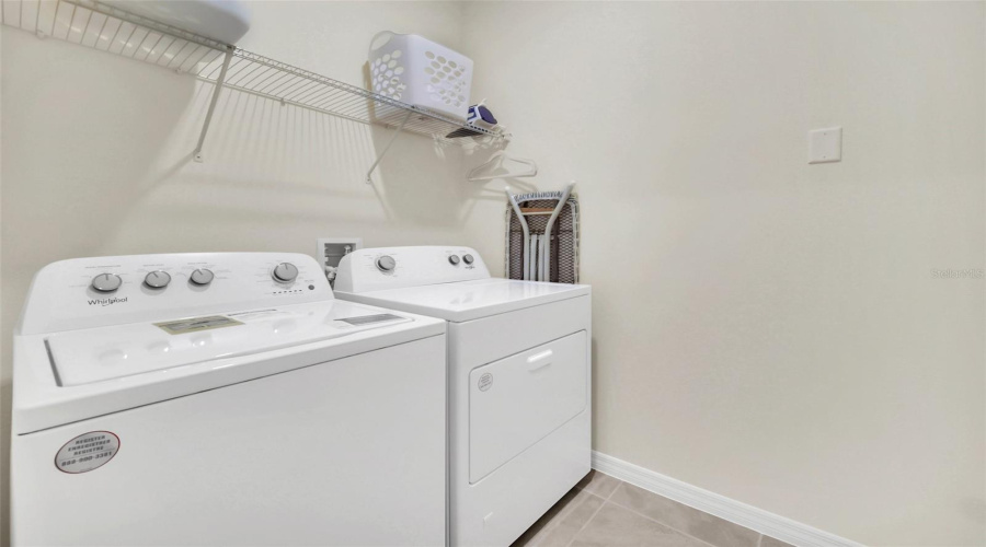 DAVENPORT, Florida 33837, 6 Bedrooms Bedrooms, ,5 BathroomsBathrooms,Residential,For Sale,OAKMOSS,0,MFRO6367564