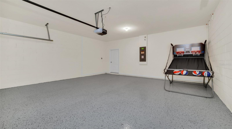 DAVENPORT, Florida 33837, 6 Bedrooms Bedrooms, ,5 BathroomsBathrooms,Residential,For Sale,OAKMOSS,0,MFRO6367564