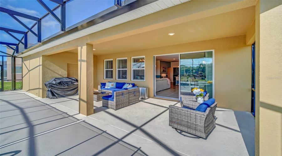 DAVENPORT, Florida 33837, 6 Bedrooms Bedrooms, ,5 BathroomsBathrooms,Residential,For Sale,OAKMOSS,0,MFRO6367564