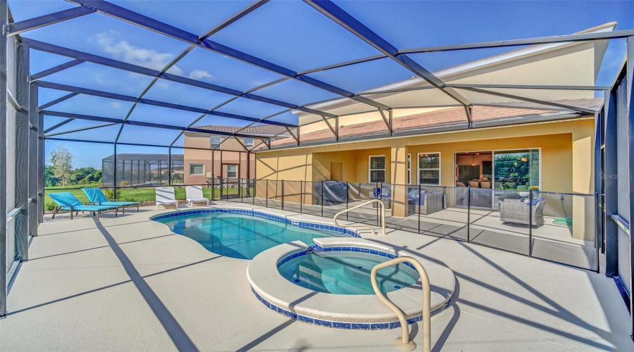 DAVENPORT, Florida 33837, 6 Bedrooms Bedrooms, ,5 BathroomsBathrooms,Residential,For Sale,OAKMOSS,0,MFRO6367564