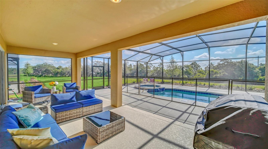 DAVENPORT, Florida 33837, 6 Bedrooms Bedrooms, ,5 BathroomsBathrooms,Residential,For Sale,OAKMOSS,0,MFRO6367564