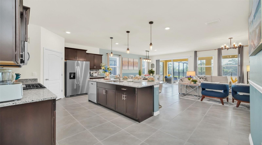 DAVENPORT, Florida 33837, 6 Bedrooms Bedrooms, ,5 BathroomsBathrooms,Residential,For Sale,OAKMOSS,0,MFRO6367564