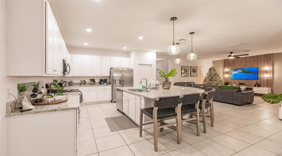 KISSIMMEE, Florida 34746, 6 Bedrooms Bedrooms, ,6 BathroomsBathrooms,Residential,For Sale,MONADO,0,MFRO6367529