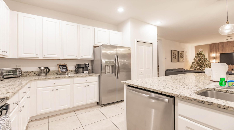 KISSIMMEE, Florida 34746, 6 Bedrooms Bedrooms, ,6 BathroomsBathrooms,Residential,For Sale,MONADO,0,MFRO6367529