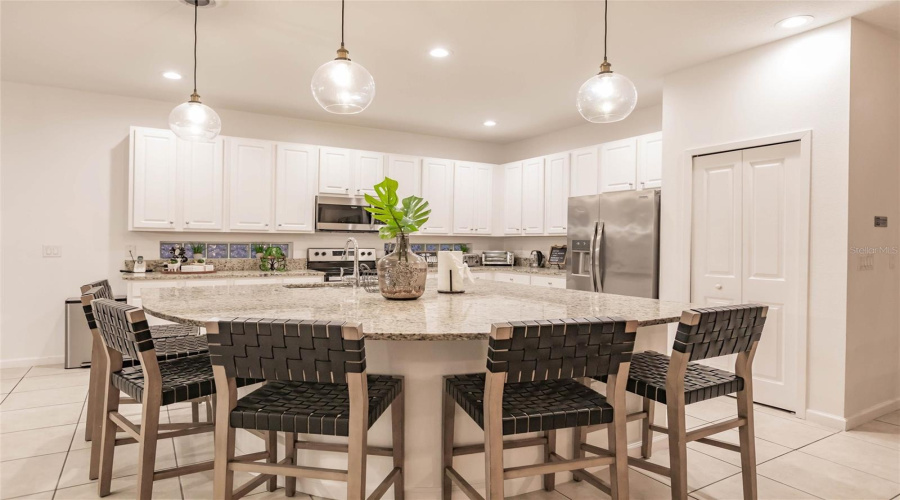 KISSIMMEE, Florida 34746, 6 Bedrooms Bedrooms, ,6 BathroomsBathrooms,Residential,For Sale,MONADO,0,MFRO6367529