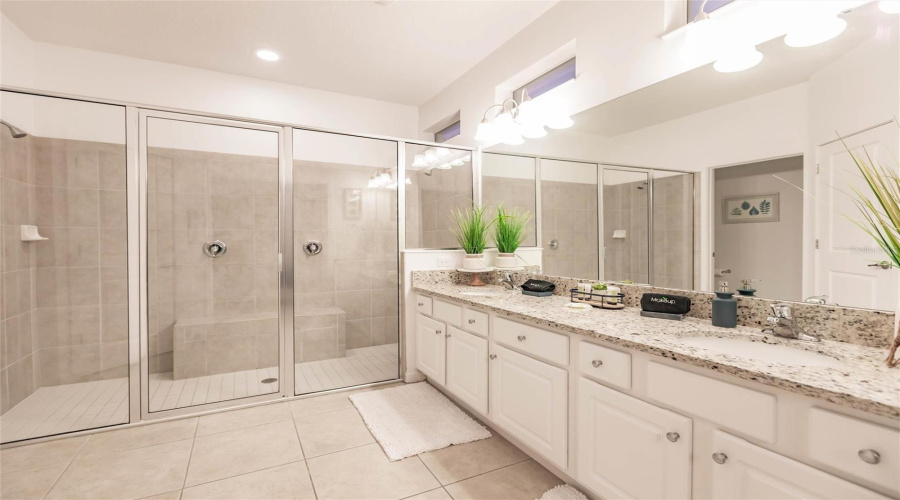 KISSIMMEE, Florida 34746, 6 Bedrooms Bedrooms, ,6 BathroomsBathrooms,Residential,For Sale,MONADO,0,MFRO6367529