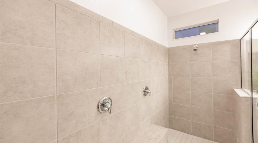 KISSIMMEE, Florida 34746, 6 Bedrooms Bedrooms, ,6 BathroomsBathrooms,Residential,For Sale,MONADO,0,MFRO6367529