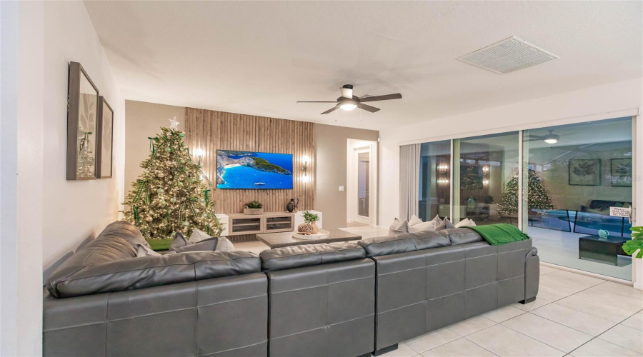 KISSIMMEE, Florida 34746, 6 Bedrooms Bedrooms, ,6 BathroomsBathrooms,Residential,For Sale,MONADO,0,MFRO6367529