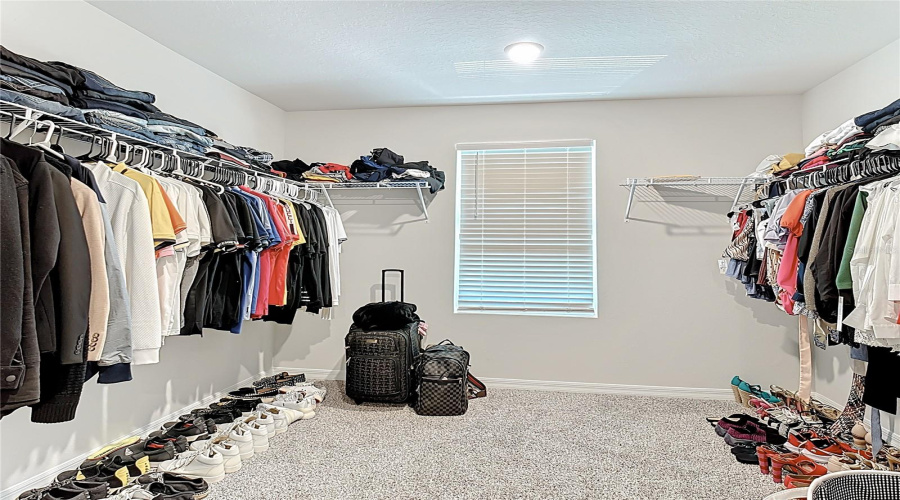 DAVENPORT, Florida 33837, 4 Bedrooms Bedrooms, ,2 BathroomsBathrooms,Residential,For Sale,DENALI,0,MFRO6327837