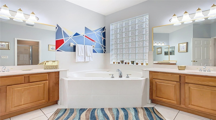 DAVENPORT, Florida 33897, 5 Bedrooms Bedrooms, ,4 BathroomsBathrooms,Residential,For Sale,TUPELO,0,MFRO6367046