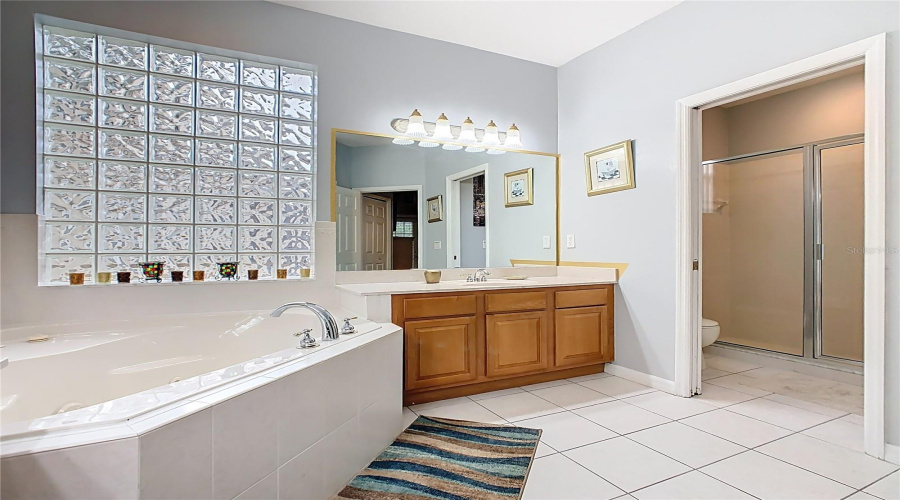 DAVENPORT, Florida 33897, 5 Bedrooms Bedrooms, ,4 BathroomsBathrooms,Residential,For Sale,TUPELO,0,MFRO6367046