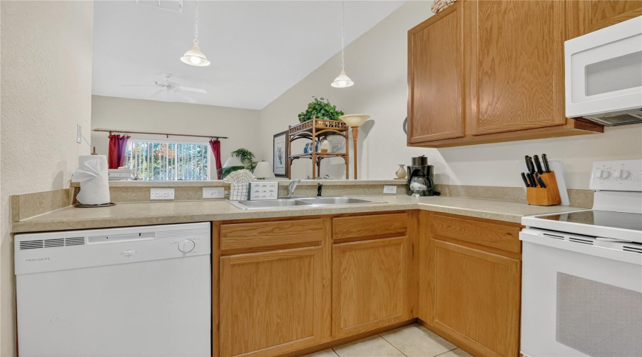 DAVENPORT, Florida 33897, 3 Bedrooms Bedrooms, ,2 BathroomsBathrooms,Residential,For Sale,BAHAMA BAY,0,MFRO6367421