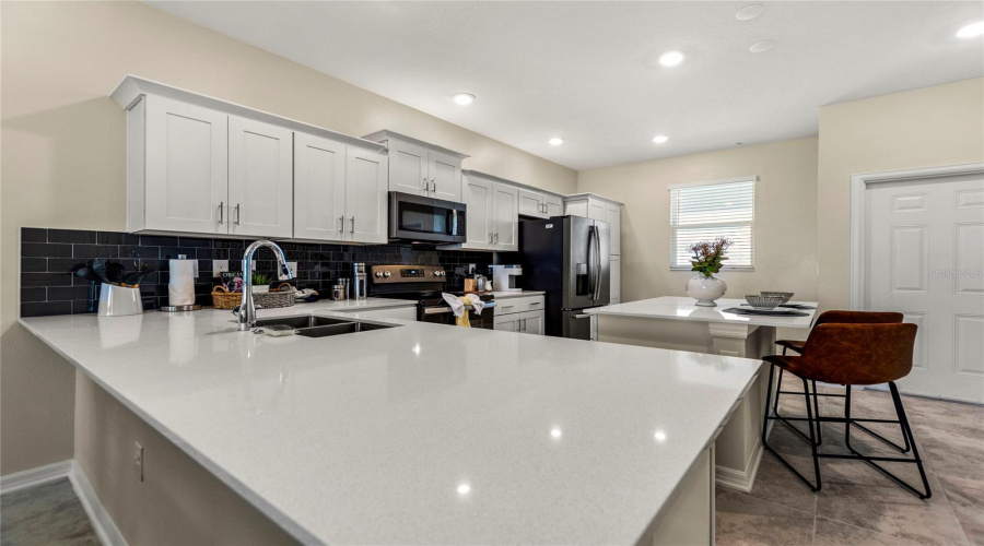 KISSIMMEE, Florida 34746, 2 Bedrooms Bedrooms, ,2 BathroomsBathrooms,Residential,For Sale,PARADOX,0,MFRO6353349