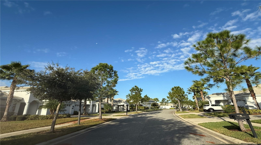 DAVENPORT, Florida 33896, 4 Bedrooms Bedrooms, ,2 BathroomsBathrooms,Residential,For Sale,BUNKER,0,MFRR4910414