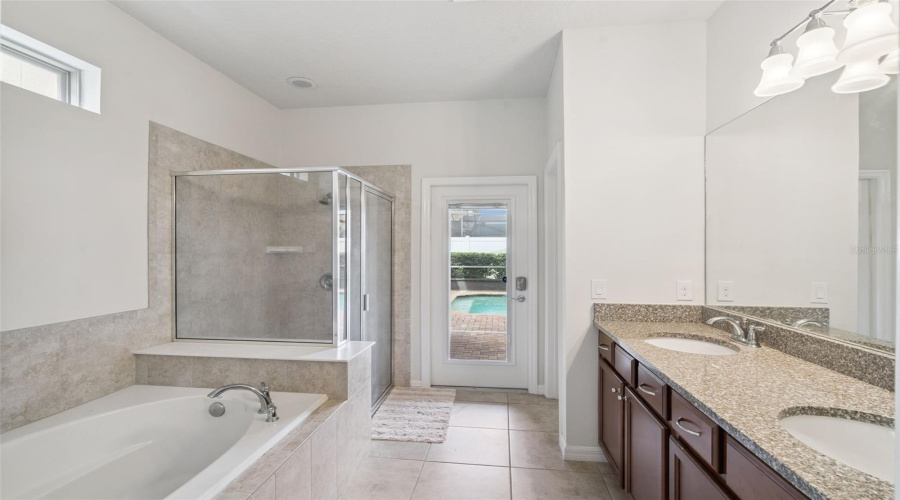 KISSIMMEE, Florida 34747, 6 Bedrooms Bedrooms, ,4 BathroomsBathrooms,Residential,For Sale,RHODES,0,MFRO6367887