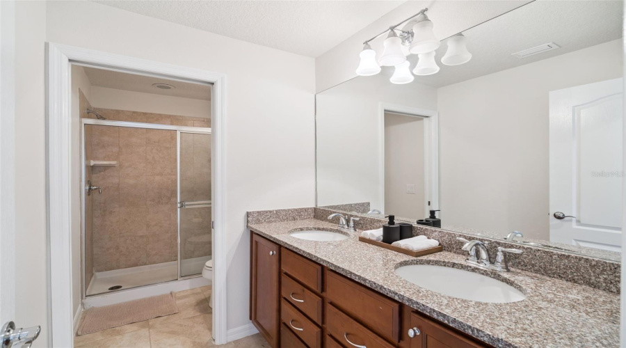 KISSIMMEE, Florida 34747, 6 Bedrooms Bedrooms, ,4 BathroomsBathrooms,Residential,For Sale,RHODES,0,MFRO6367887