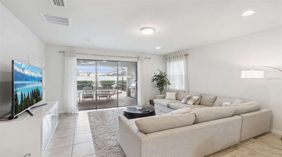 KISSIMMEE, Florida 34747, 6 Bedrooms Bedrooms, ,4 BathroomsBathrooms,Residential,For Sale,RHODES,0,MFRO6367887