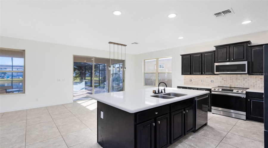 DAVENPORT, Florida 33896, 7 Bedrooms Bedrooms, ,6 BathroomsBathrooms,Residential,For Sale,YORKSHIRE,0,MFRO6366867