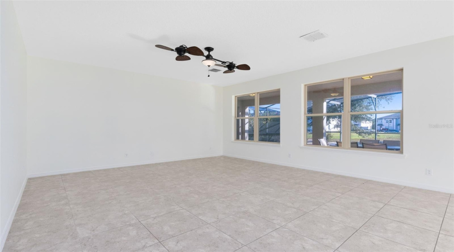 DAVENPORT, Florida 33896, 7 Bedrooms Bedrooms, ,6 BathroomsBathrooms,Residential,For Sale,YORKSHIRE,0,MFRO6366867