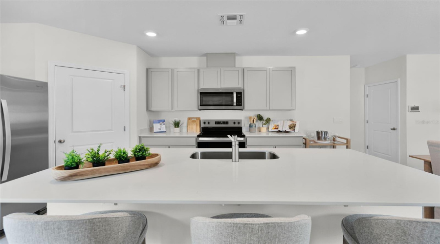 DAVENPORT, Florida 33837, 4 Bedrooms Bedrooms, ,2 BathroomsBathrooms,Residential,For Sale,OAK RIVER,0,MFRO6366853