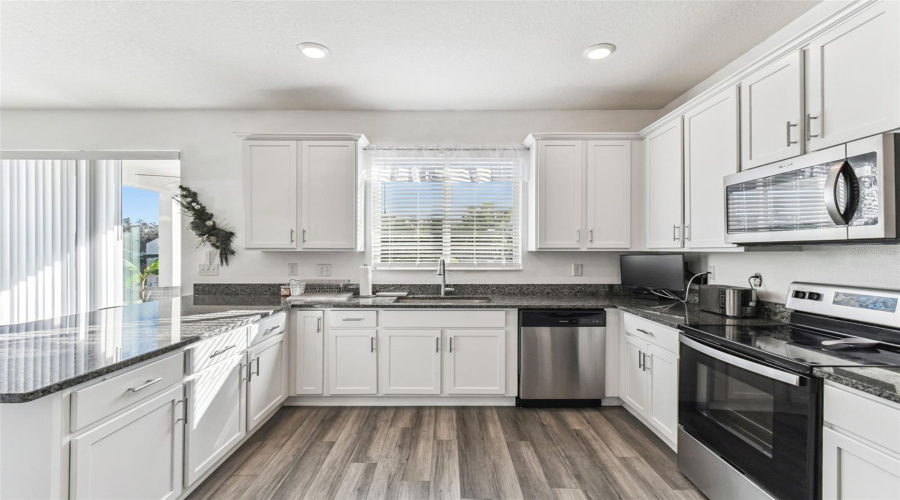 DAVENPORT, Florida 33837, 4 Bedrooms Bedrooms, ,2 BathroomsBathrooms,Residential,For Sale,PRESERVE POINTE,0,MFRO6368211