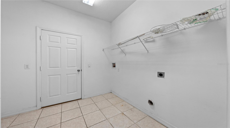 KISSIMMEE, Florida 34746, 3 Bedrooms Bedrooms, ,2 BathroomsBathrooms,Residential,For Sale,SILVER FIN,0,MFRS5140155