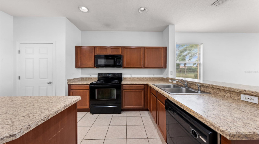 KISSIMMEE, Florida 34746, 3 Bedrooms Bedrooms, ,2 BathroomsBathrooms,Residential,For Sale,SILVER FIN,0,MFRS5140155