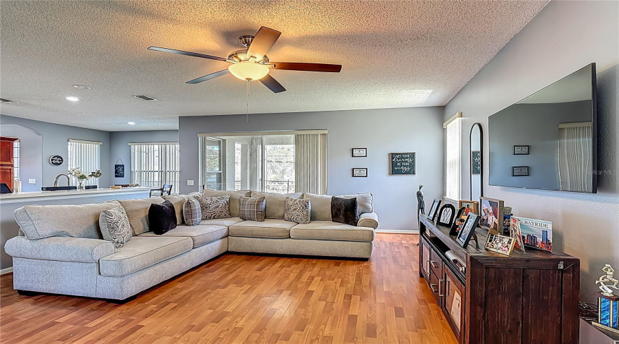 KISSIMMEE, Florida 34746, 4 Bedrooms Bedrooms, ,2 BathroomsBathrooms,Residential,For Sale,THE OAKS,0,MFRO6319826