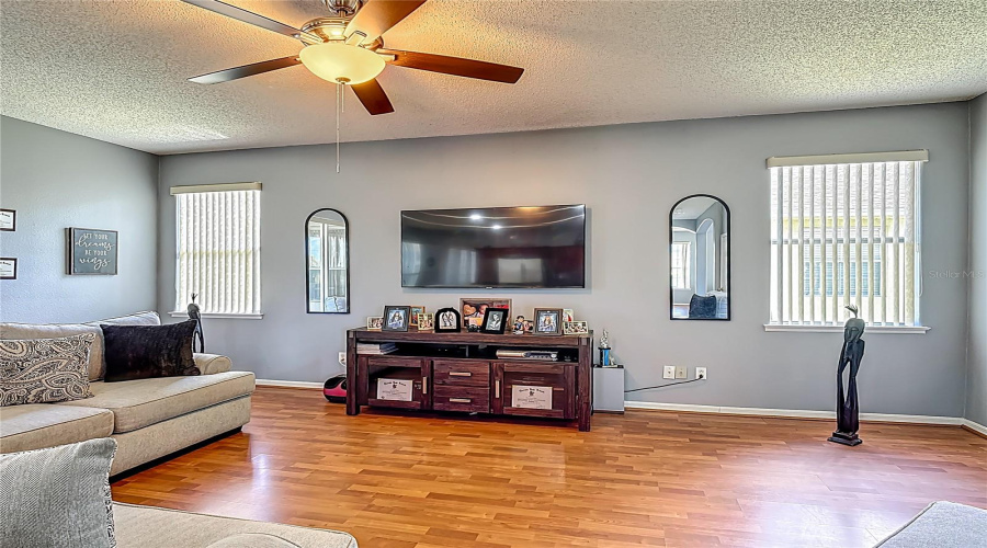 KISSIMMEE, Florida 34746, 4 Bedrooms Bedrooms, ,2 BathroomsBathrooms,Residential,For Sale,THE OAKS,0,MFRO6319826