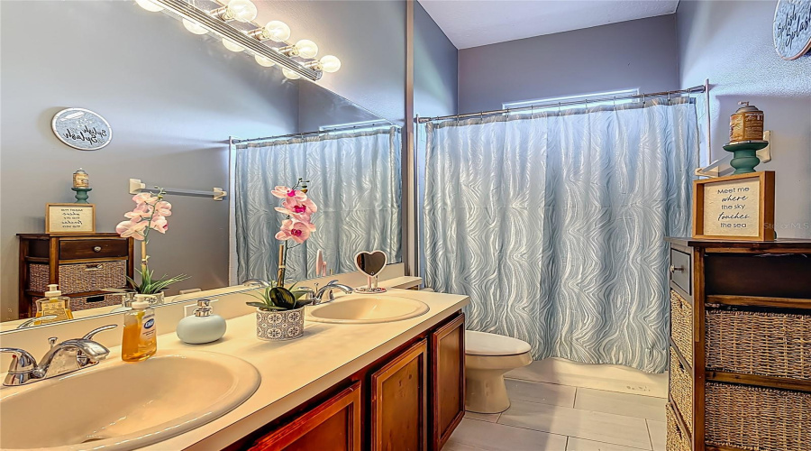 KISSIMMEE, Florida 34746, 4 Bedrooms Bedrooms, ,2 BathroomsBathrooms,Residential,For Sale,THE OAKS,0,MFRO6319826