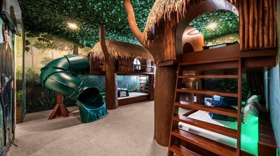 DAVENPORT, Florida 33837, 6 Bedrooms Bedrooms, ,4 BathroomsBathrooms,Residential,For Sale,PINE OAK,0,MFRS5118930