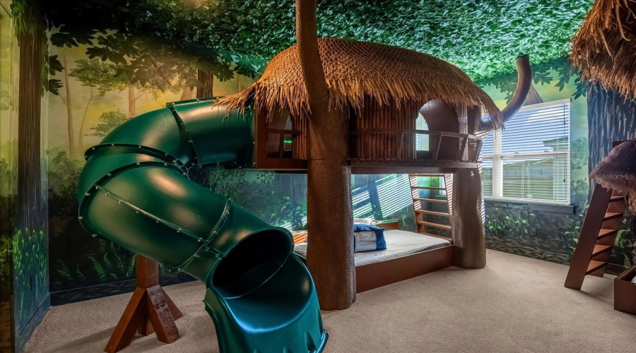 DAVENPORT, Florida 33837, 6 Bedrooms Bedrooms, ,4 BathroomsBathrooms,Residential,For Sale,PINE OAK,0,MFRS5118930