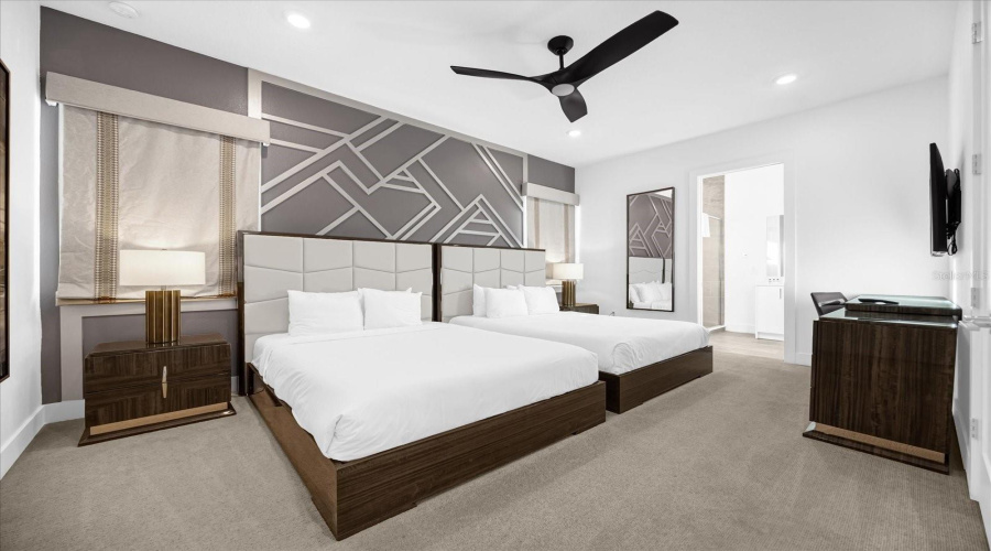 DAVENPORT, Florida 33837, 6 Bedrooms Bedrooms, ,4 BathroomsBathrooms,Residential,For Sale,PINE OAK,0,MFRS5118930