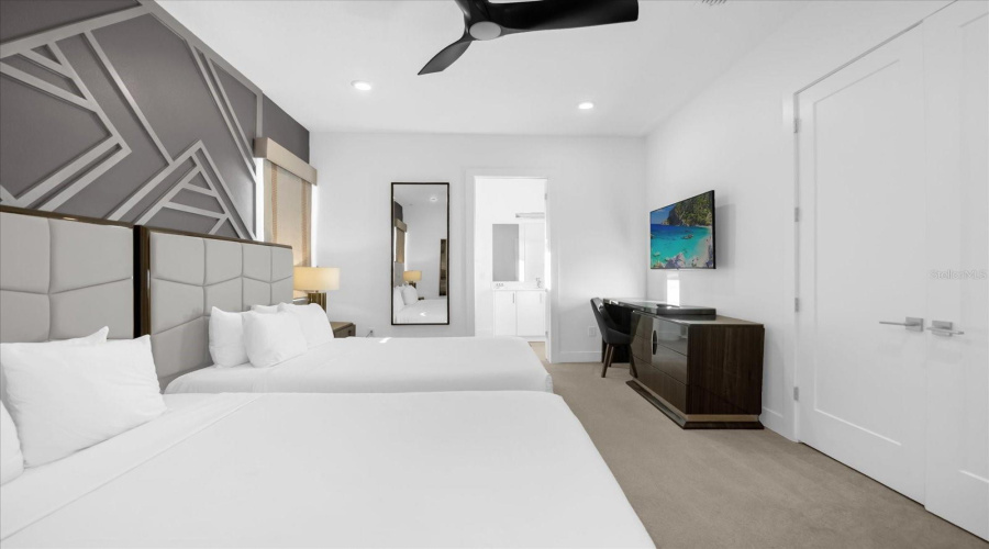 DAVENPORT, Florida 33837, 6 Bedrooms Bedrooms, ,4 BathroomsBathrooms,Residential,For Sale,PINE OAK,0,MFRS5118930