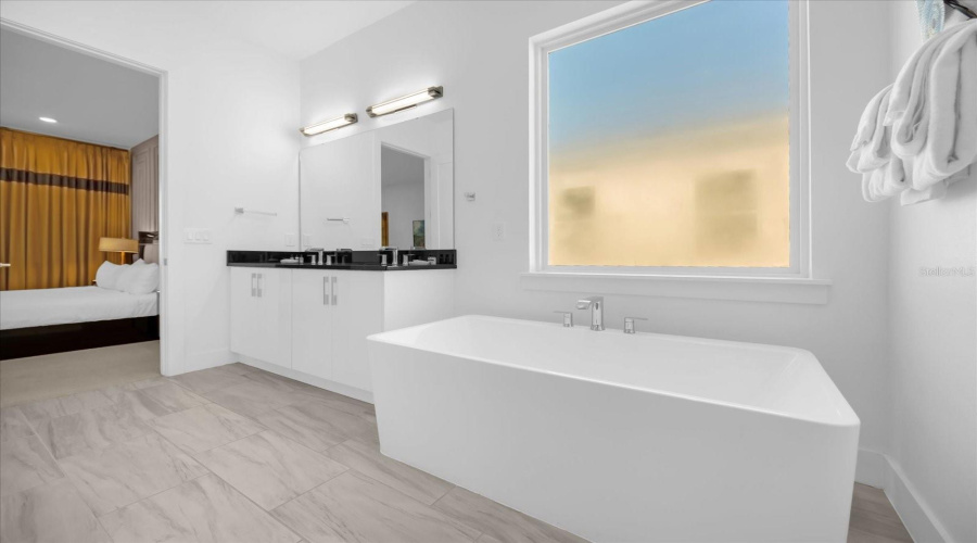 DAVENPORT, Florida 33837, 6 Bedrooms Bedrooms, ,4 BathroomsBathrooms,Residential,For Sale,PINE OAK,0,MFRS5118930