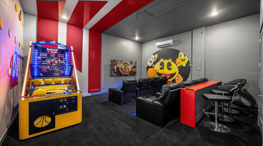 DAVENPORT, Florida 33837, 6 Bedrooms Bedrooms, ,4 BathroomsBathrooms,Residential,For Sale,PINE OAK,0,MFRS5118930