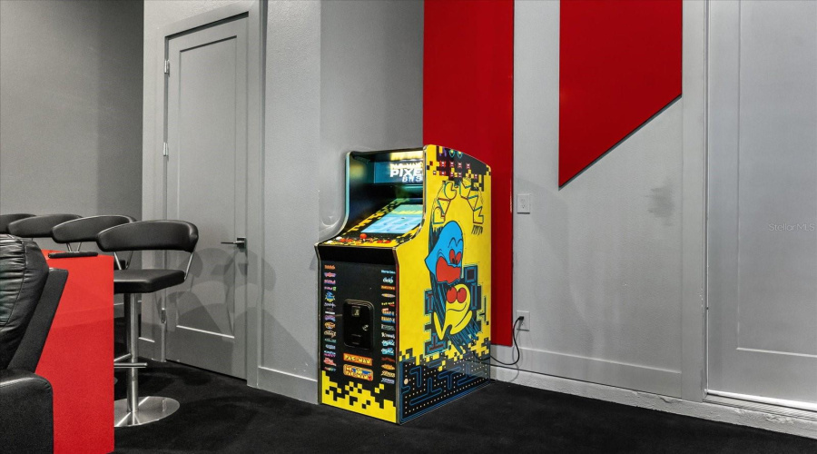 DAVENPORT, Florida 33837, 6 Bedrooms Bedrooms, ,4 BathroomsBathrooms,Residential,For Sale,PINE OAK,0,MFRS5118930