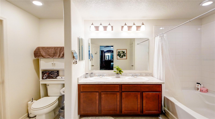 KISSIMMEE, Florida 34746, 4 Bedrooms Bedrooms, ,2 BathroomsBathrooms,Residential,For Sale,CASA DEL REY,0,MFRO6366550