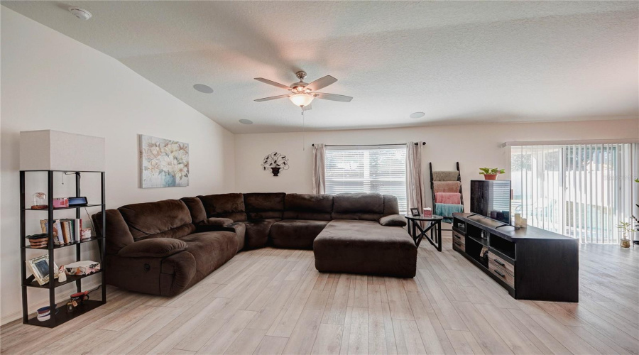 KISSIMMEE, Florida 34746, 4 Bedrooms Bedrooms, ,2 BathroomsBathrooms,Residential,For Sale,CASA DEL REY,0,MFRO6366550