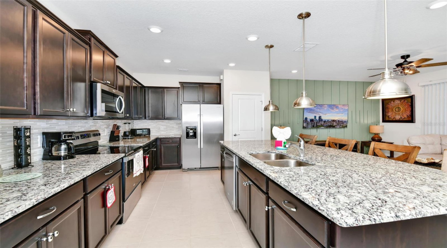 DAVENPORT, Florida 33897, 5 Bedrooms Bedrooms, ,4 BathroomsBathrooms,Residential,For Sale,PACIFIC,0,MFRS5140443