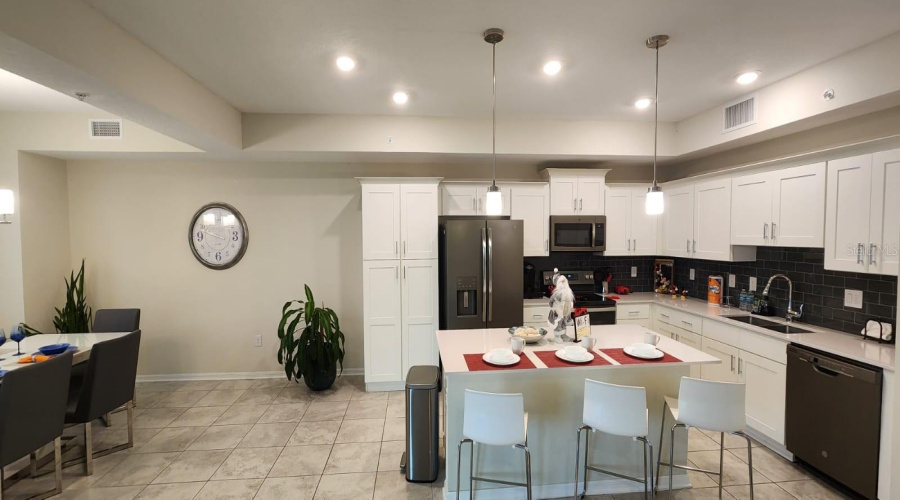 KISSIMMEE, Florida 34746, 2 Bedrooms Bedrooms, ,2 BathroomsBathrooms,Residential,For Sale,PARADOX,0,MFRO6368790