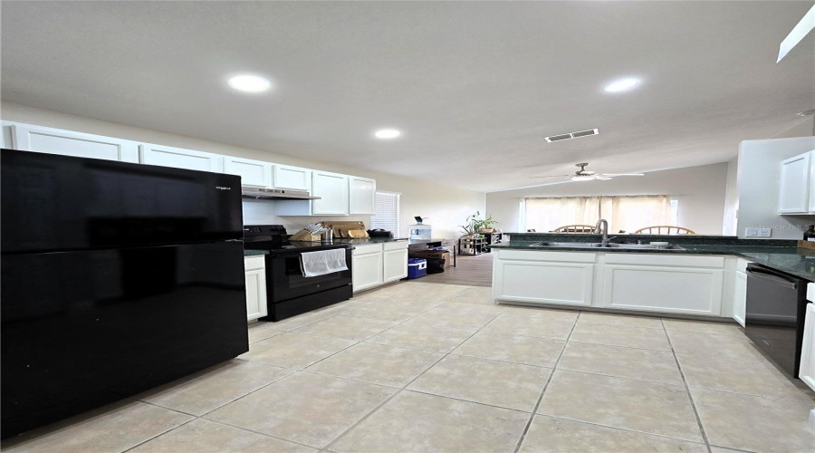 DAVENPORT, Florida 33897, 3 Bedrooms Bedrooms, ,2 BathroomsBathrooms,Residential,For Sale,PINEDALE,0,MFRO6368749