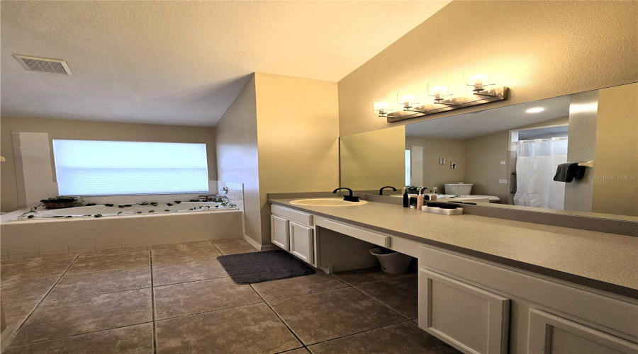 DAVENPORT, Florida 33897, 3 Bedrooms Bedrooms, ,2 BathroomsBathrooms,Residential,For Sale,PINEDALE,0,MFRO6368749