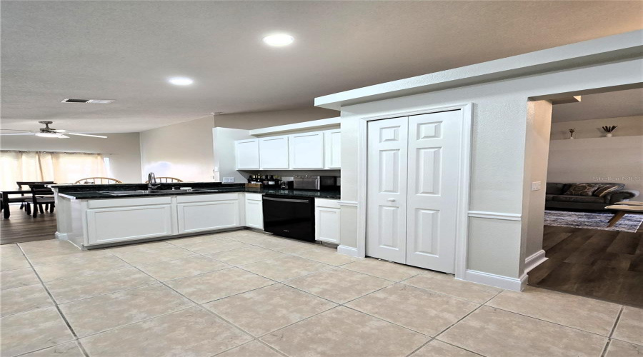 DAVENPORT, Florida 33897, 3 Bedrooms Bedrooms, ,2 BathroomsBathrooms,Residential,For Sale,PINEDALE,0,MFRO6368749