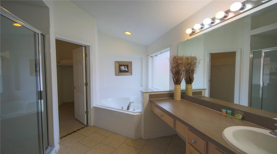 DAVENPORT, Florida 33897, 5 Bedrooms Bedrooms, ,3 BathroomsBathrooms,Residential,For Sale,SOLANA,0,MFRS5140239