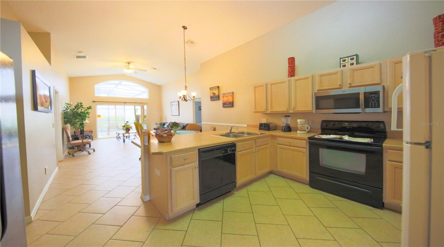 DAVENPORT, Florida 33897, 5 Bedrooms Bedrooms, ,3 BathroomsBathrooms,Residential,For Sale,SOLANA,0,MFRS5140239