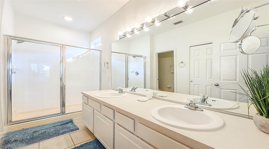 KISSIMMEE, Florida 34747, 5 Bedrooms Bedrooms, ,5 BathroomsBathrooms,Residential,For Sale,TEASCONE,0,MFRO6368815